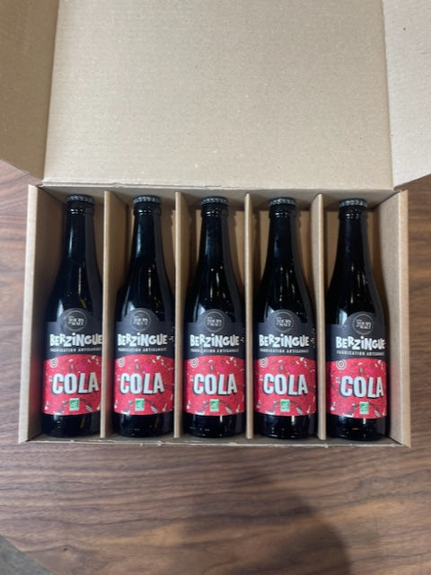 5 bouteilles de colas Berzingue dans son coffret